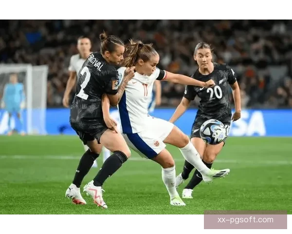 加拿大女足主帅因涉嫌偷拍事件遭停职调查引发广泛关注