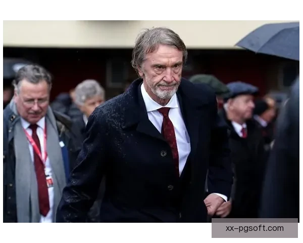 曼联续约滕哈格三月后突然解雇引发舆论热议